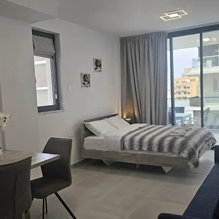 Mackenzie Luxurious Apartment