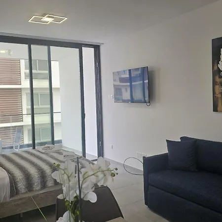 Apartment Mackenzie Luxurious Larnaca