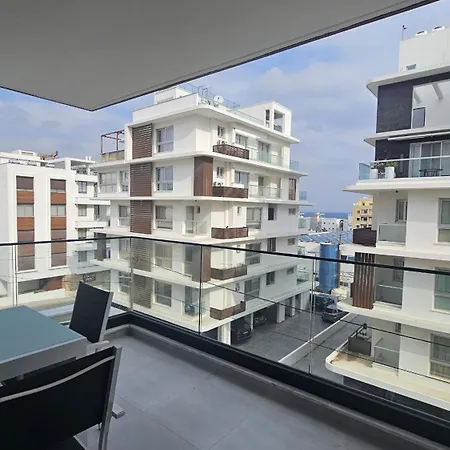 Mackenzie Luxurious Apartment