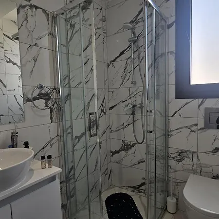 Mackenzie Luxurious Apartament Larnaca